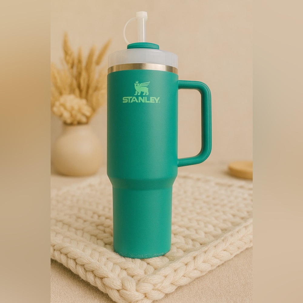 Stanley Quencher H2.0 FlowState Tumbler (40oz)- Alpine Green